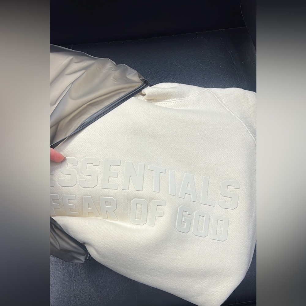 Essentials hoodie - Picture 3 of 3
